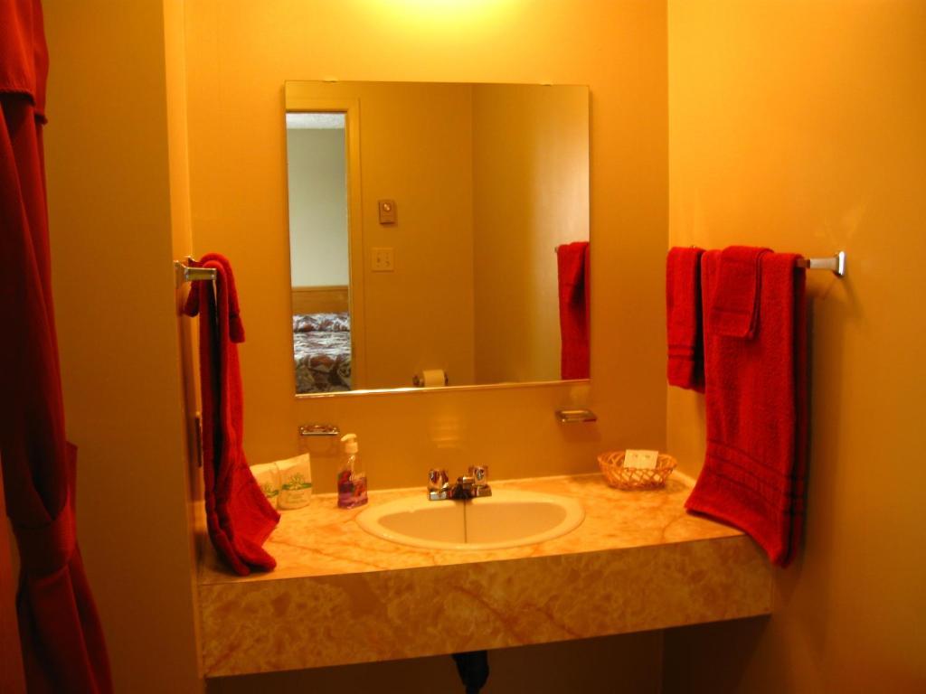 Motel De La Pointe Aux Bouleaux Baie-Sainte-Catherine Bilik gambar